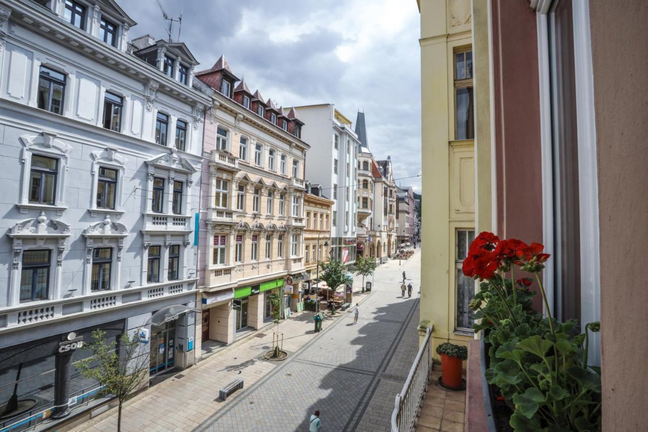 Hotel Kavalir Karlovy Vary Bagian luar foto
