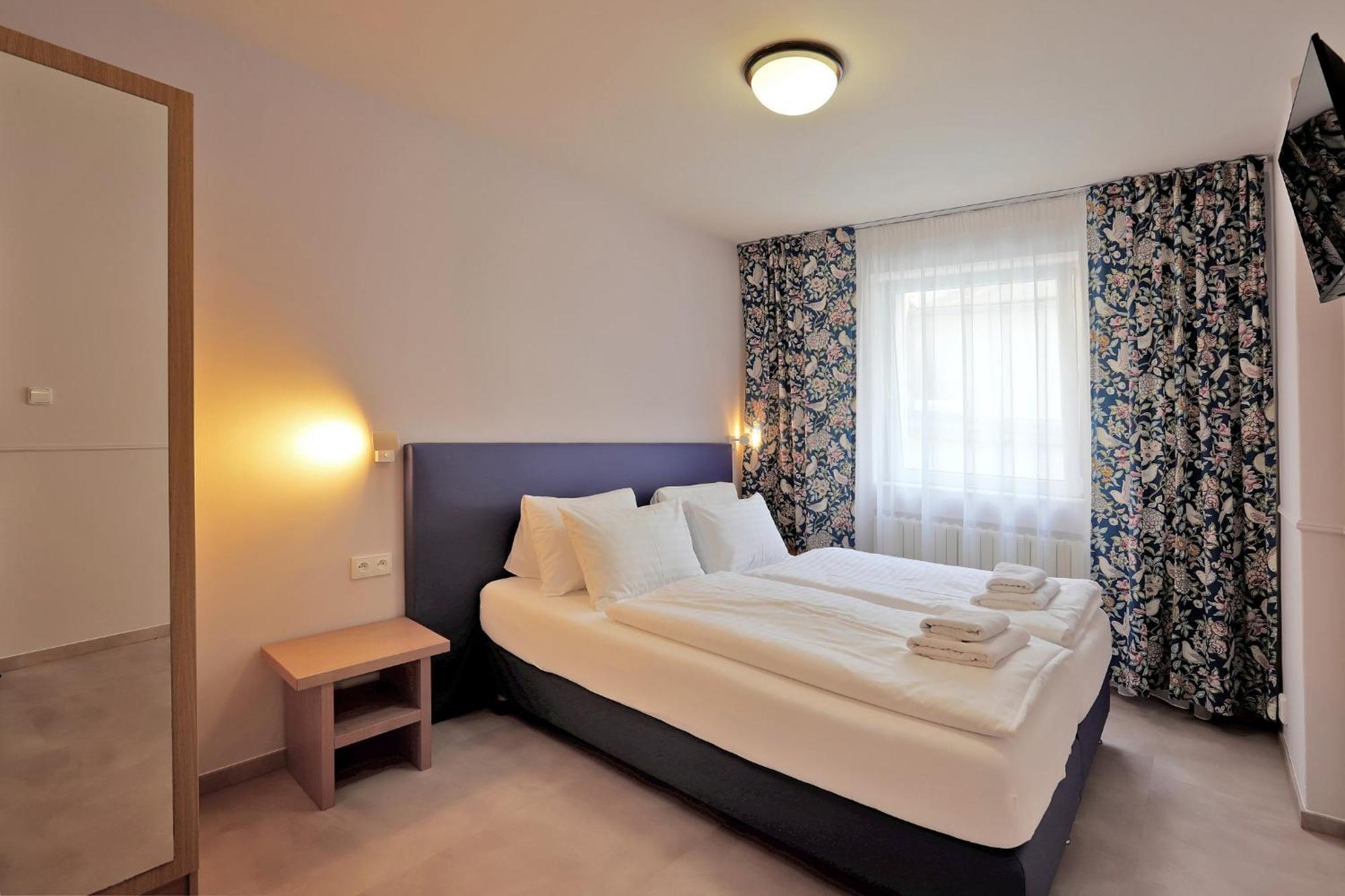 Hotel Kavalir Karlovy Vary Bagian luar foto