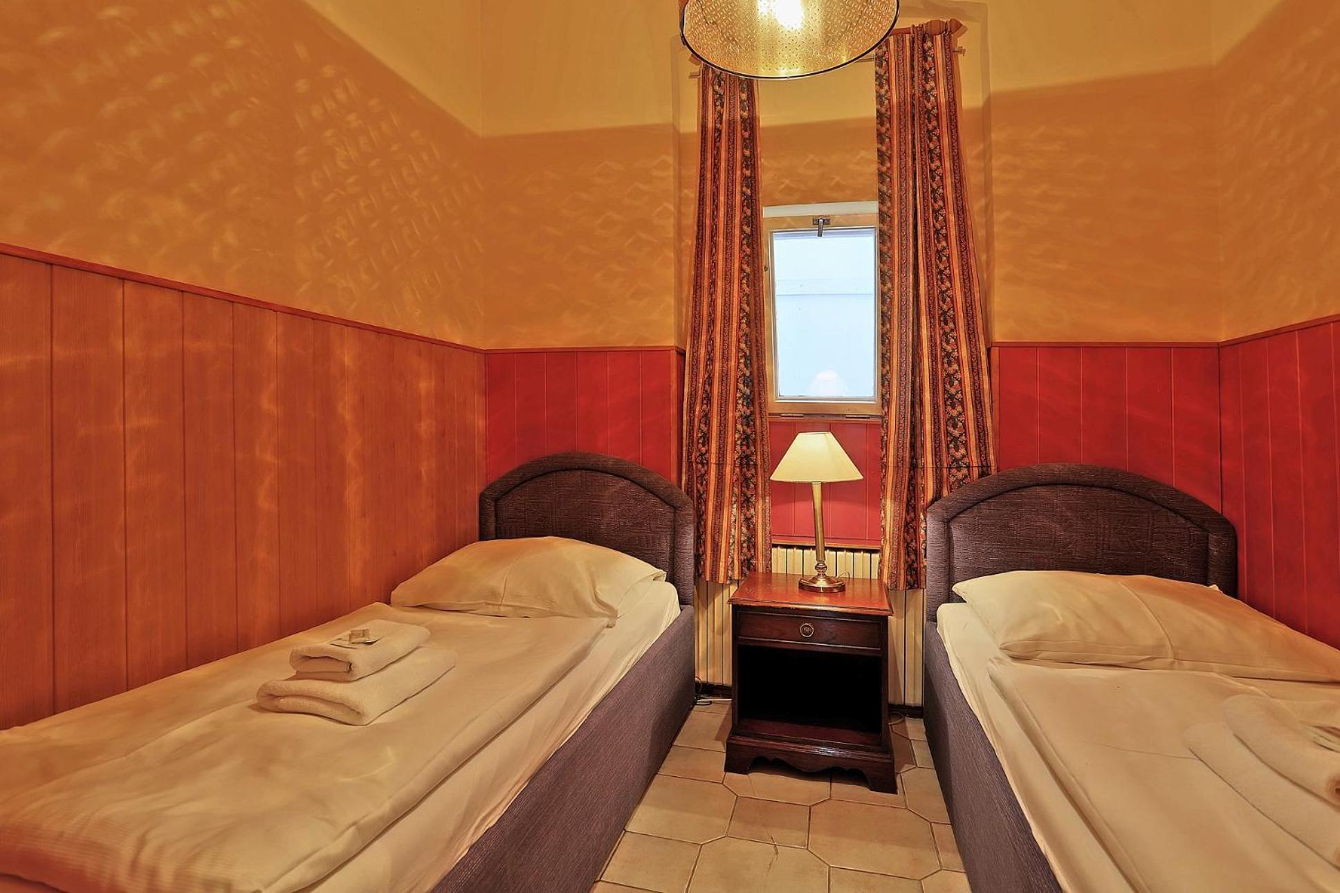 Hotel Kavalir Karlovy Vary Ruang foto