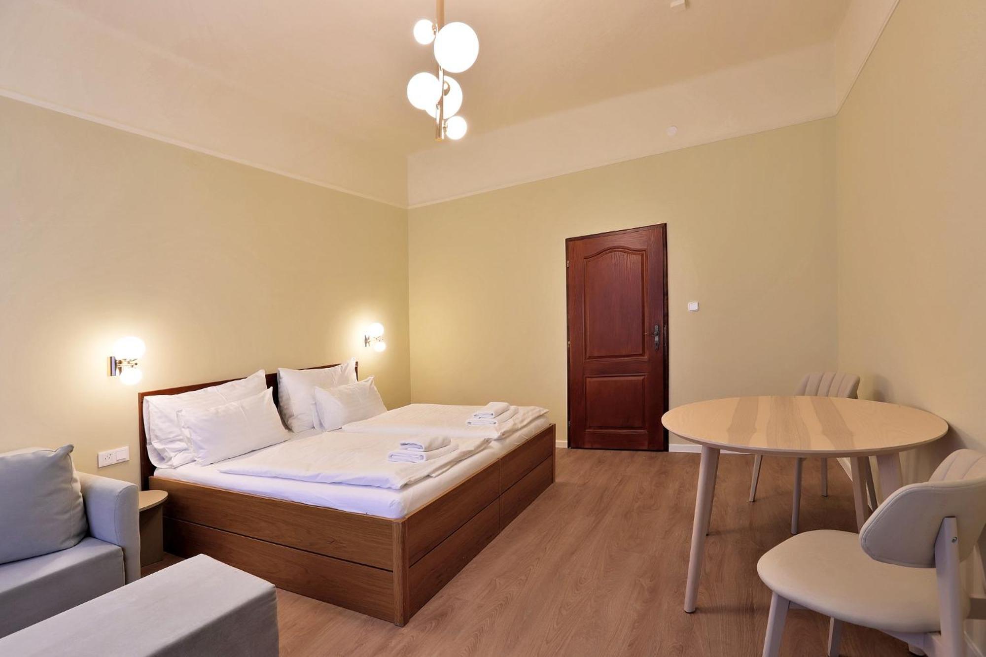 Hotel Kavalir Karlovy Vary Bagian luar foto