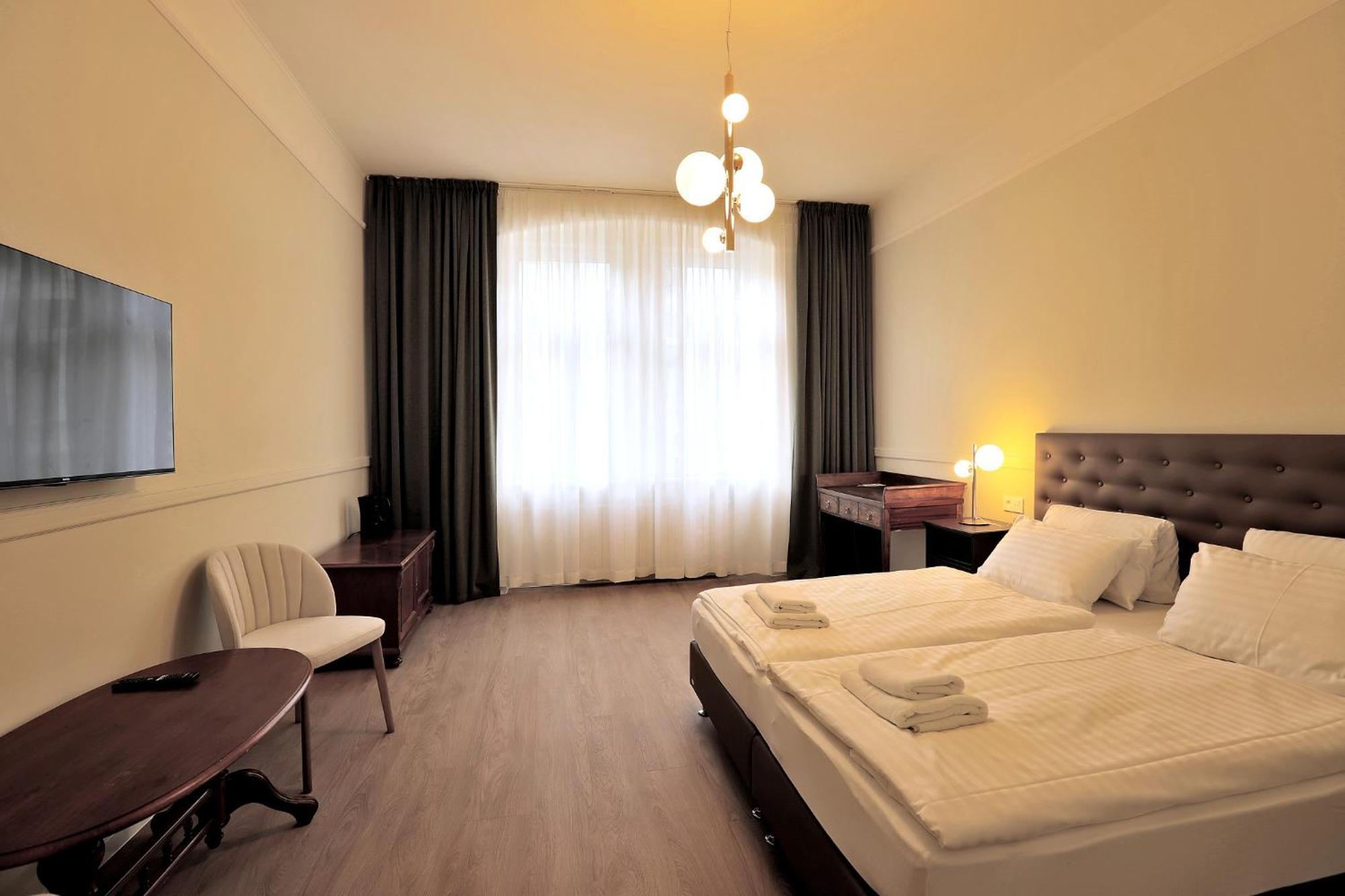 Hotel Kavalir Karlovy Vary Bagian luar foto