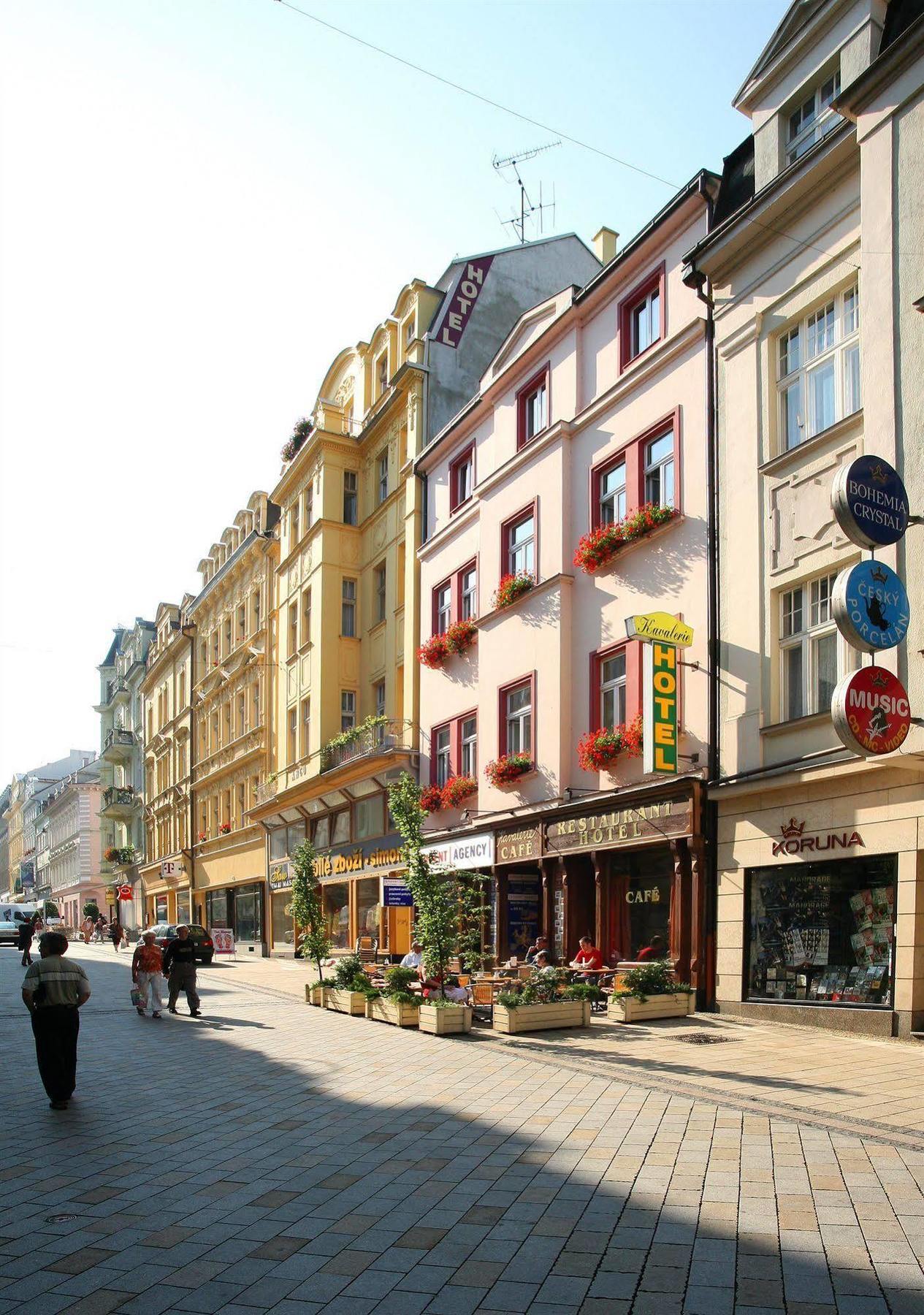 Hotel Kavalir Karlovy Vary Bagian luar foto