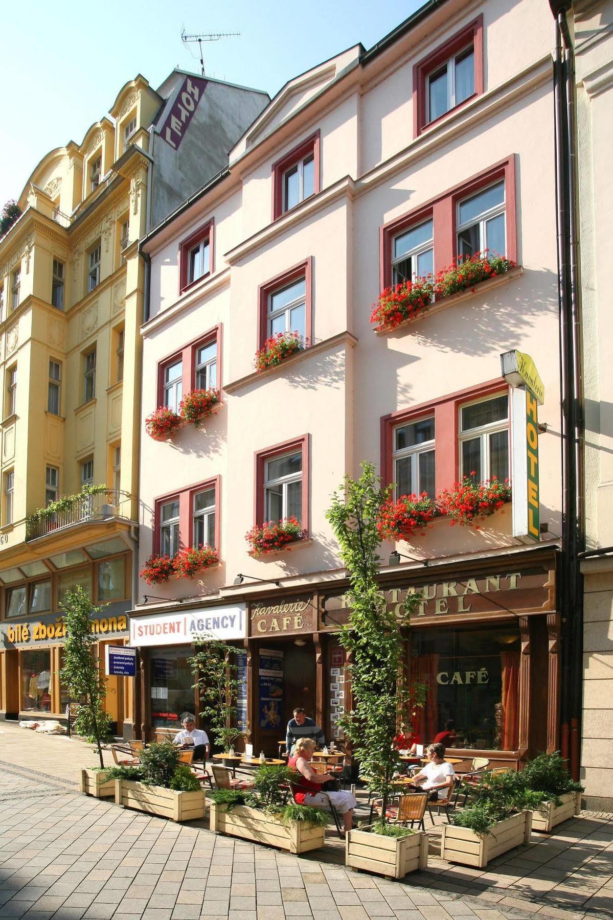 Hotel Kavalir Karlovy Vary Bagian luar foto