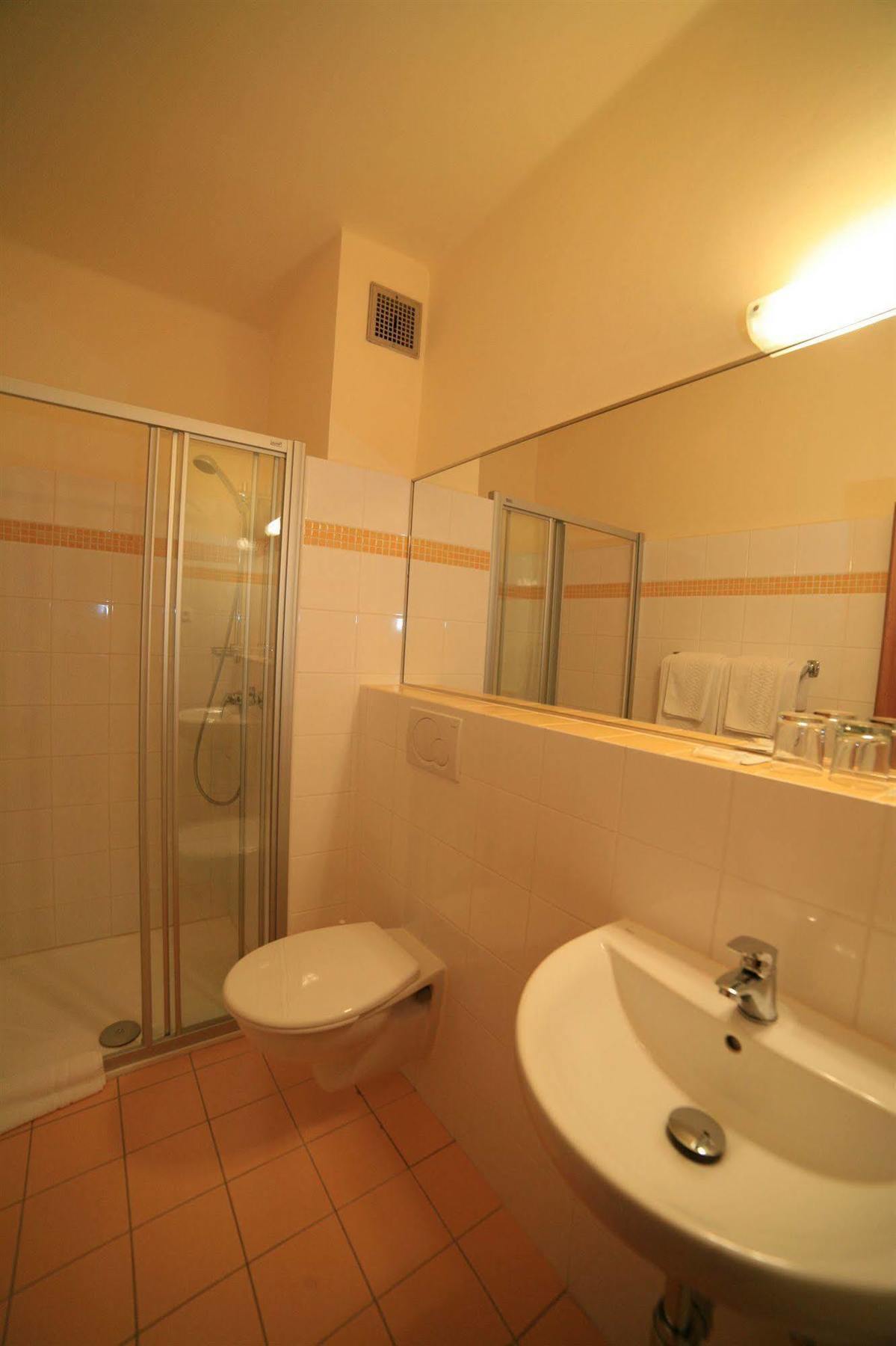 Hotel Kavalir Karlovy Vary Bagian luar foto