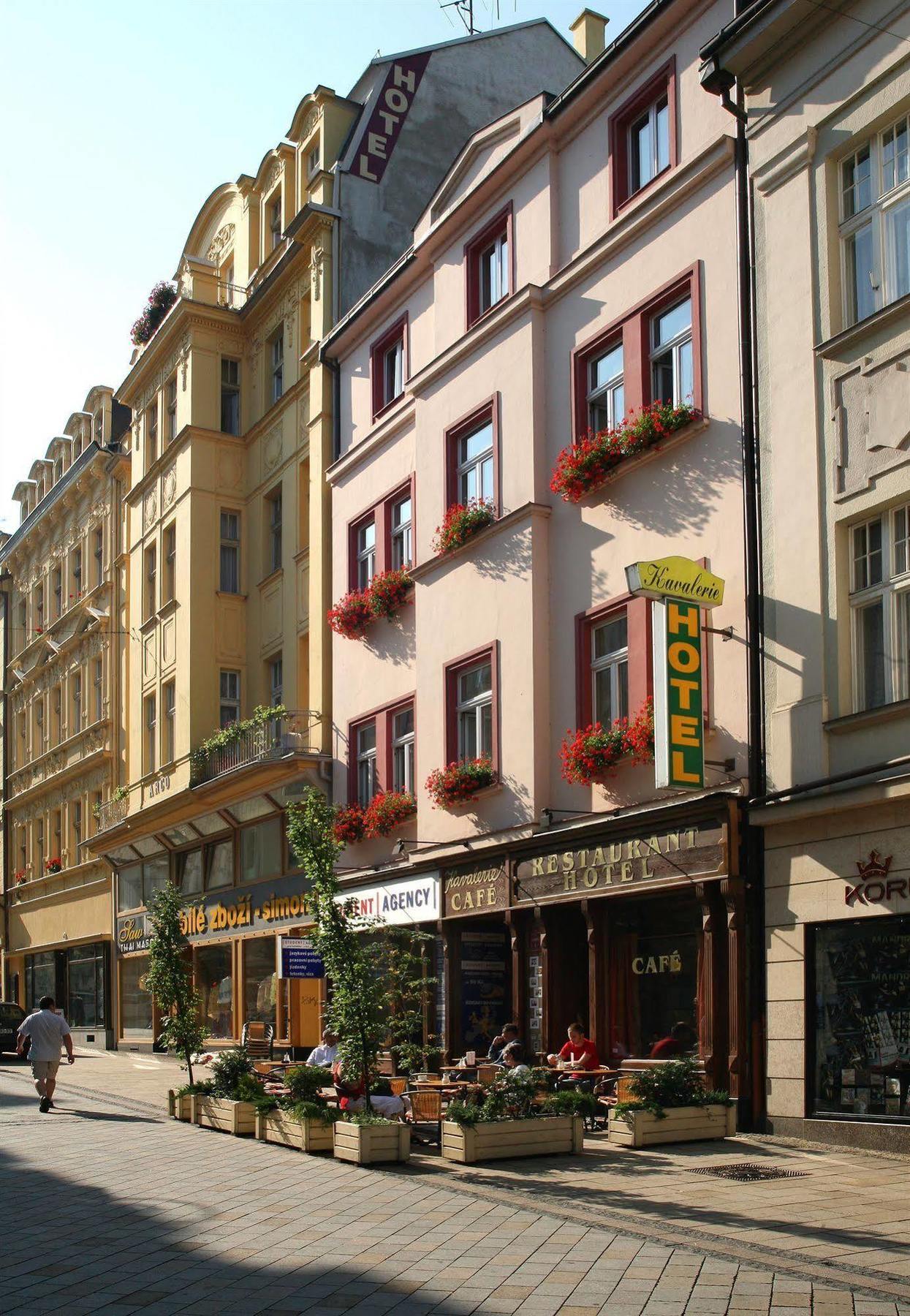 Hotel Kavalir Karlovy Vary Bagian luar foto